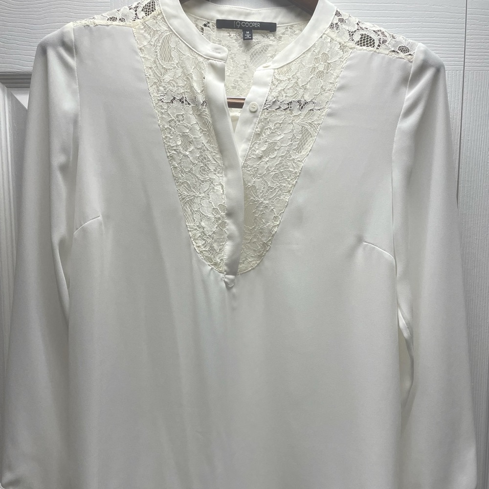 19 Cooper Blouse cream lace size medium